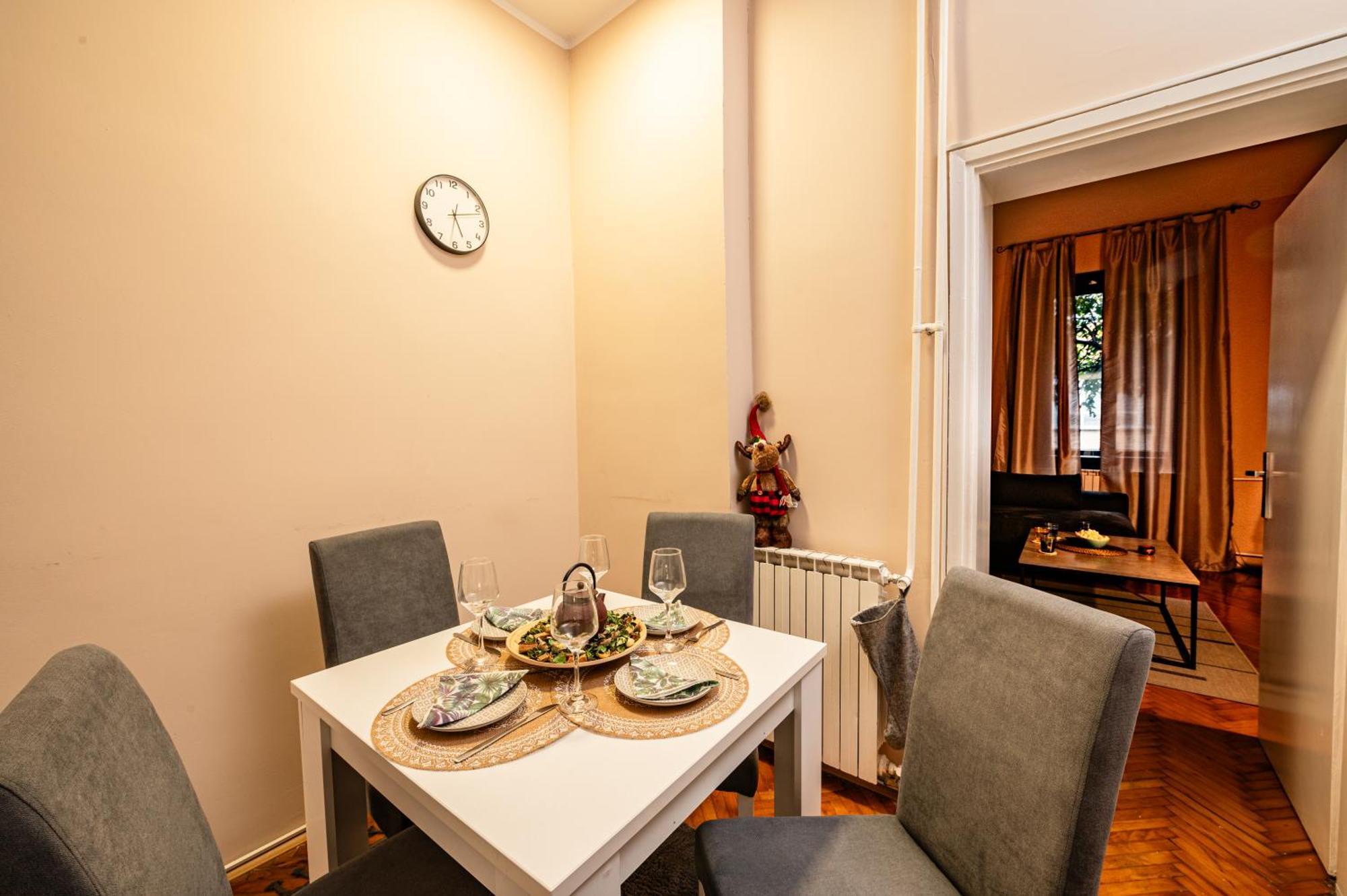 Cozy Apartment In City Center Beograd Ngoại thất bức ảnh