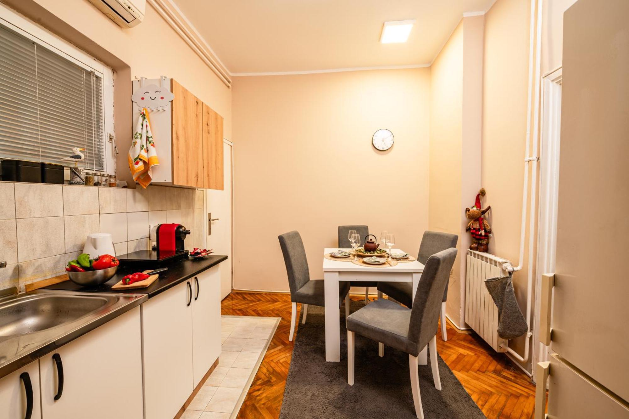Cozy Apartment In City Center Beograd Ngoại thất bức ảnh