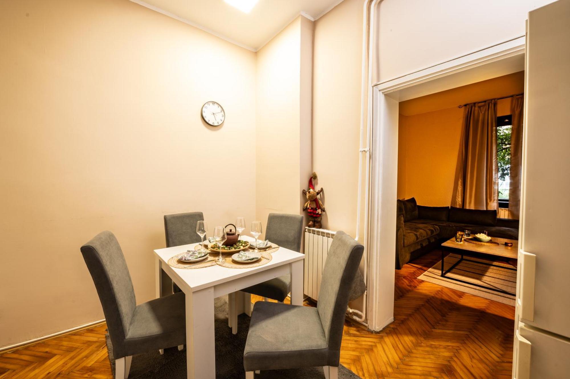Cozy Apartment In City Center Beograd Ngoại thất bức ảnh